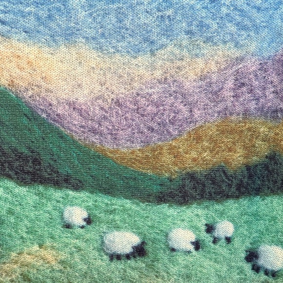 Unique lightweight sweater with dog and sheep - Picture 4 of 6